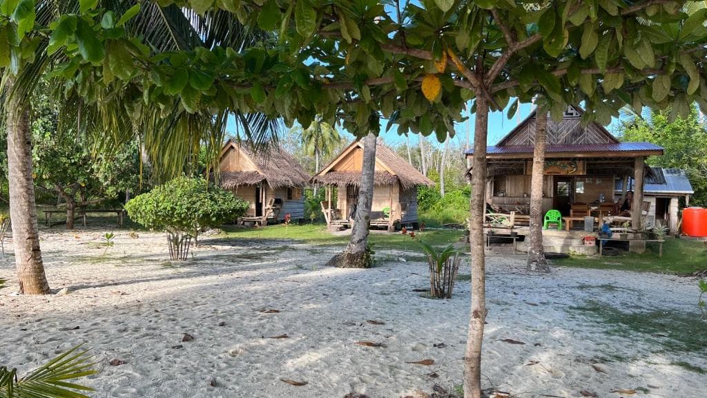 Camp Snorkeling and Fishing Mentawai